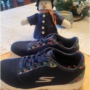 Skechers Go Walk Cushioned sneakers; sz 7.5